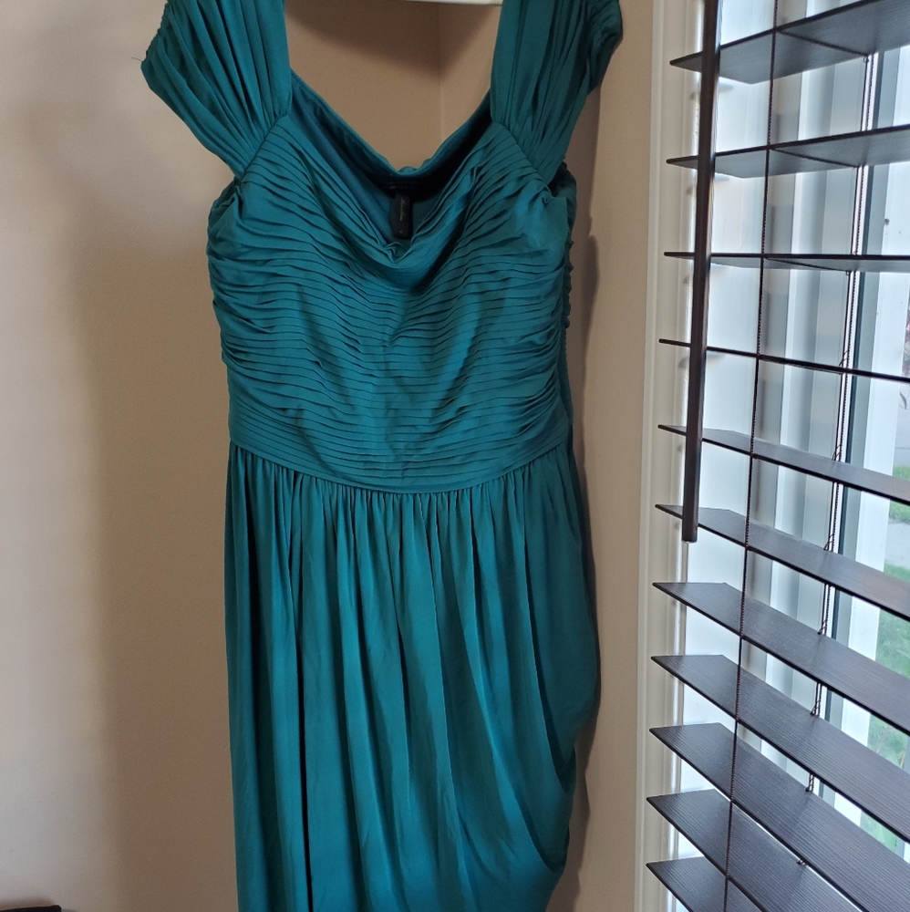 BCBG DRESS. - Picture 2 of 9